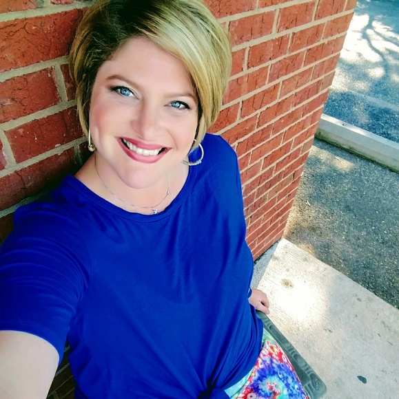 Meet your Posher, Emily - Picture 2 of 5